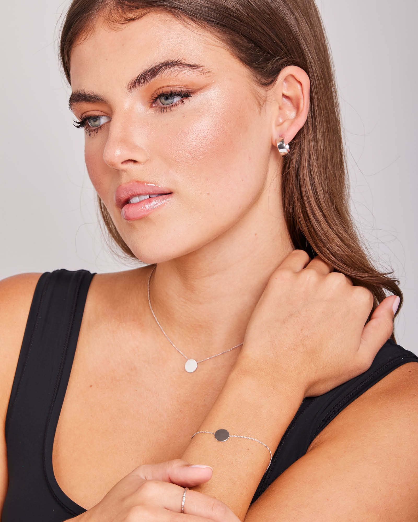 Essentials 9K Gold Round Disk Necklace | Zoe Olivia Jewellery Australia