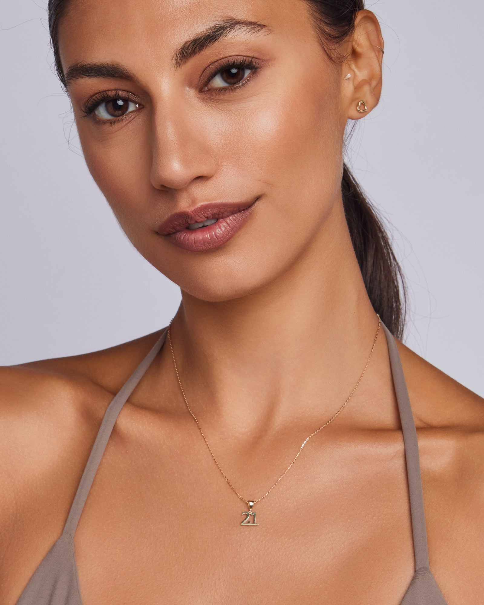 Memento 9K Gold '21' Pendant