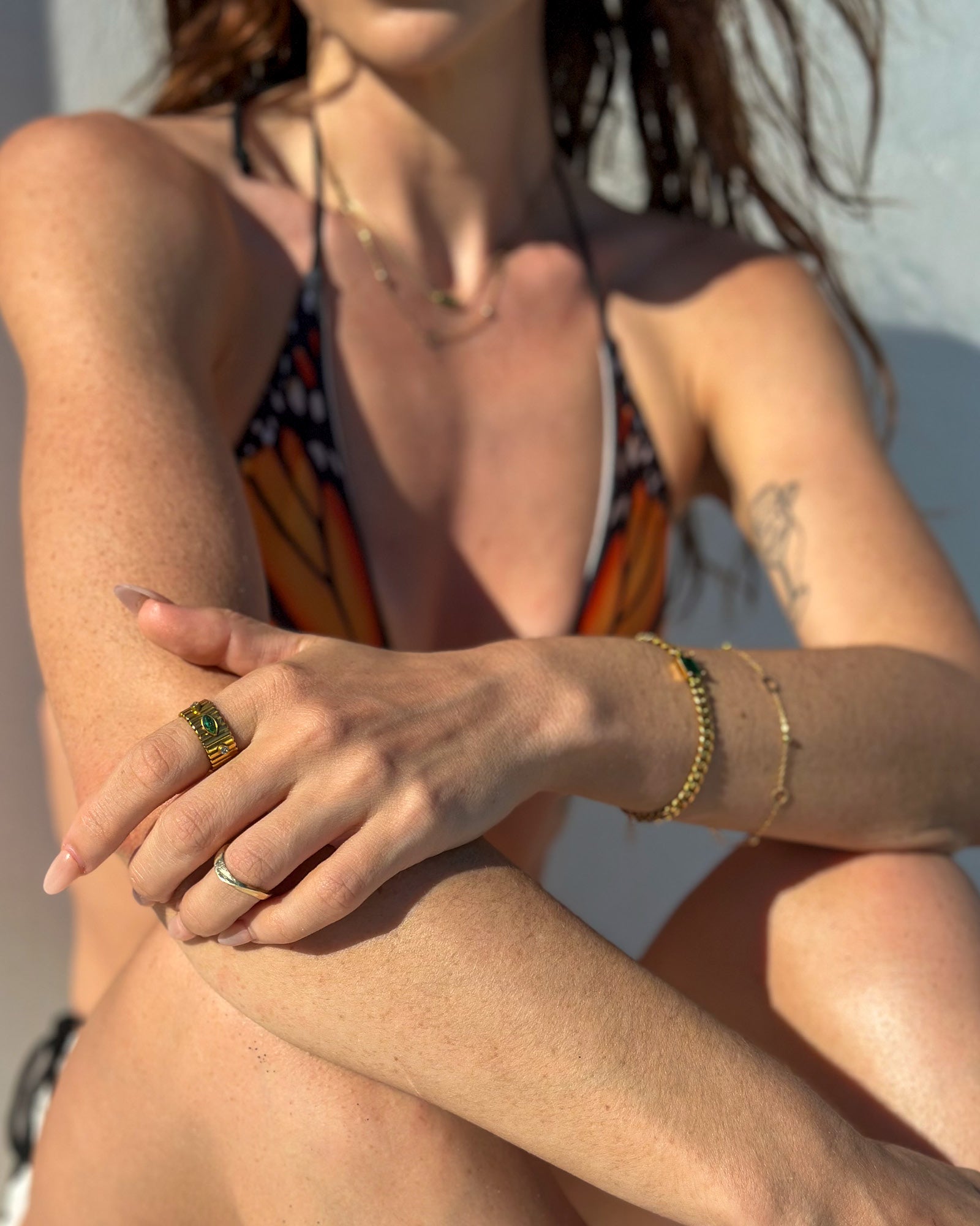 Essentials 9K Gold Curved Ring