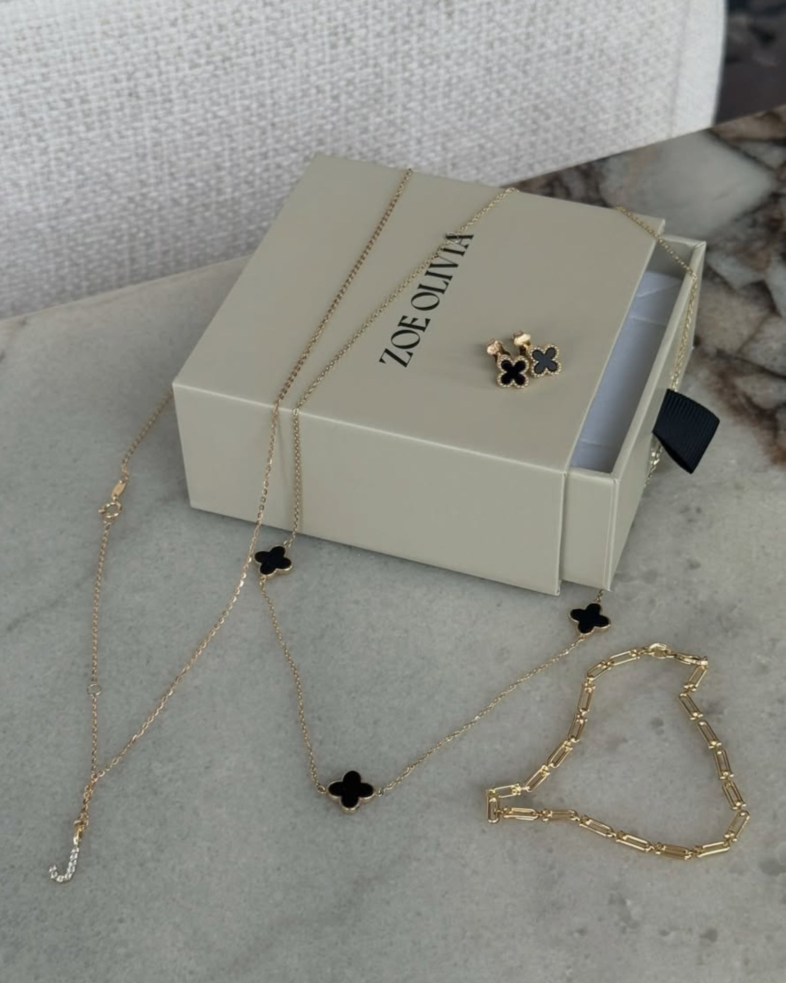 Zoe Olivia Gift Box with a set of jewellery