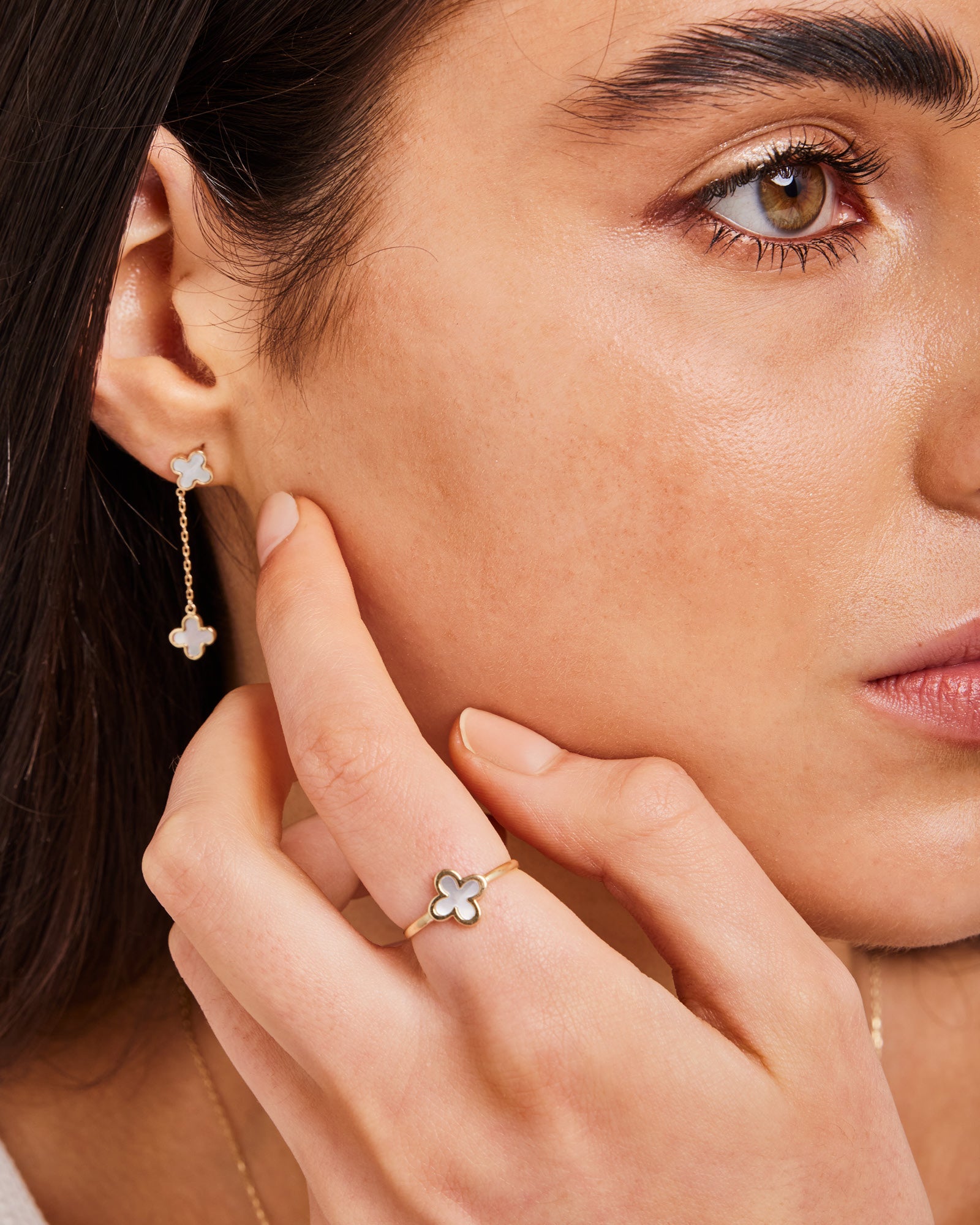 Alina 9K Gold Mother Of Pearl Petal Ring