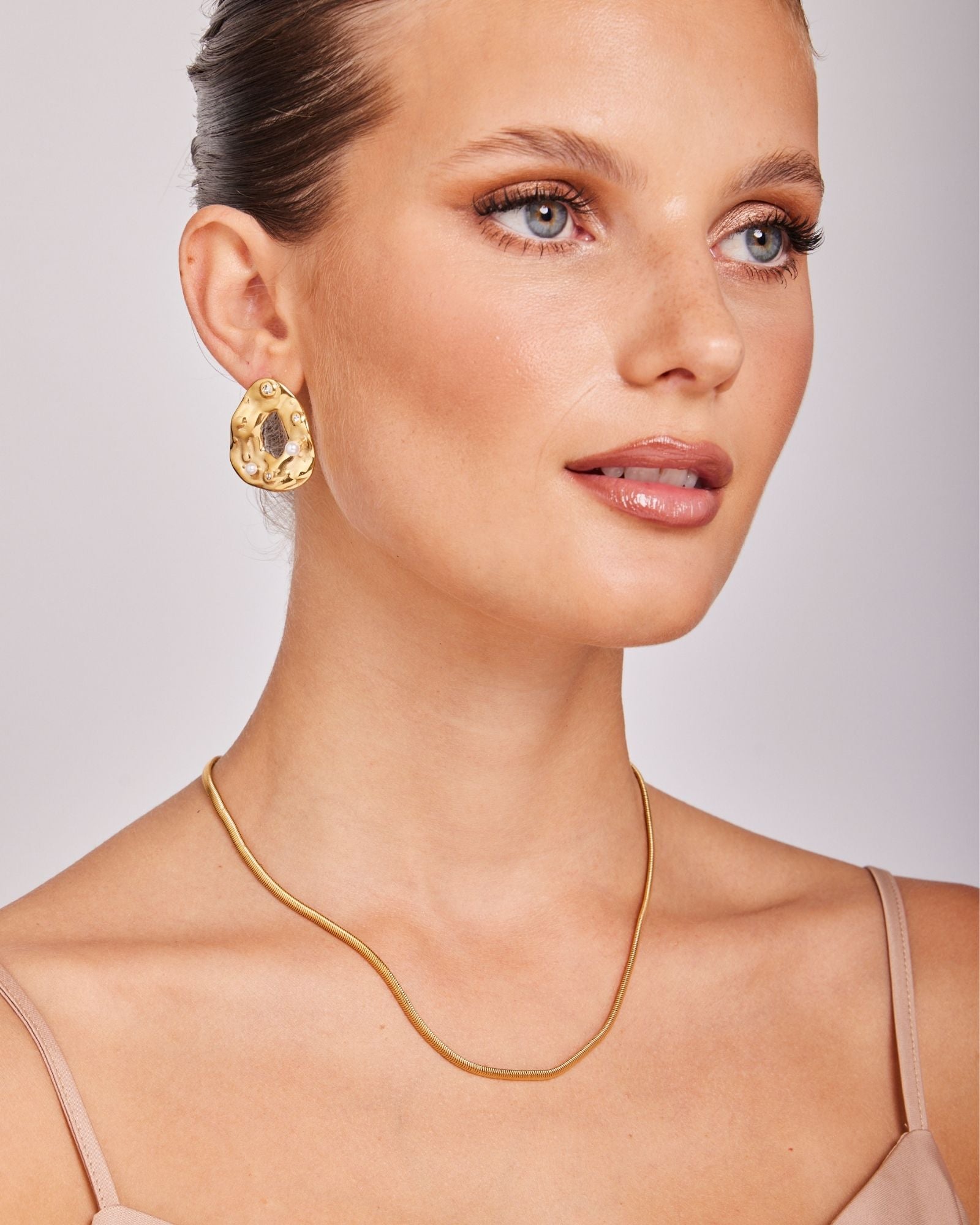 Opaline Pearl Stud Earrings & Essentials Snake Chain Necklace