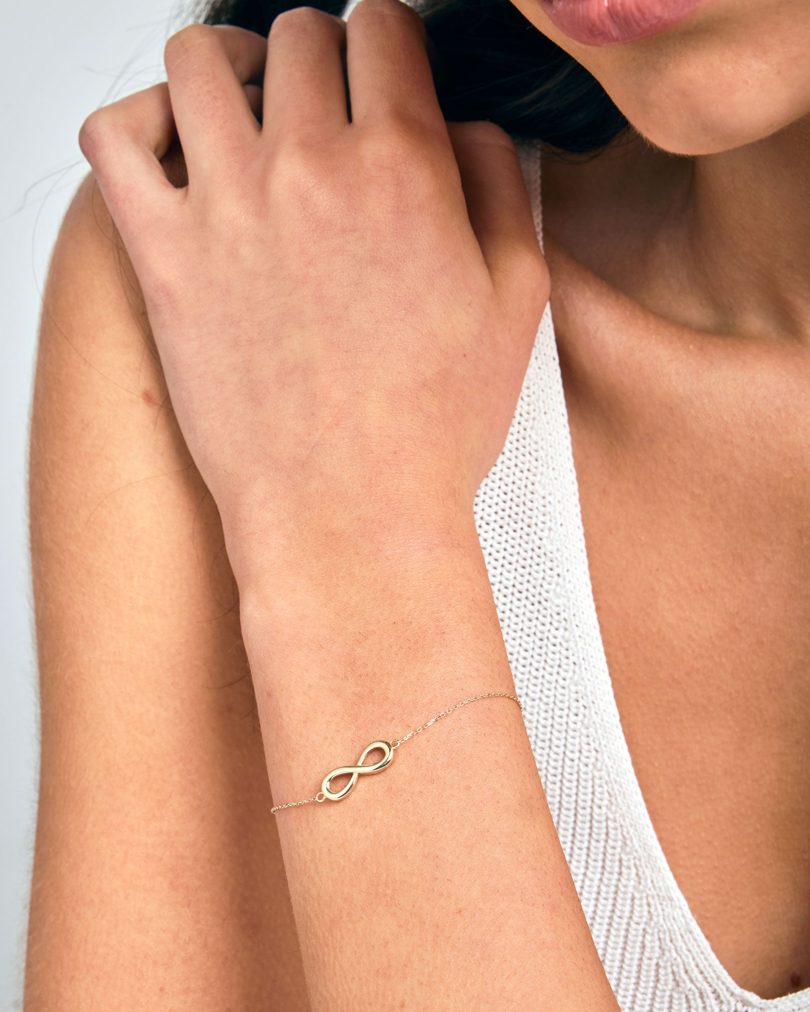 Linea 9K Gold Infinity Bracelet
