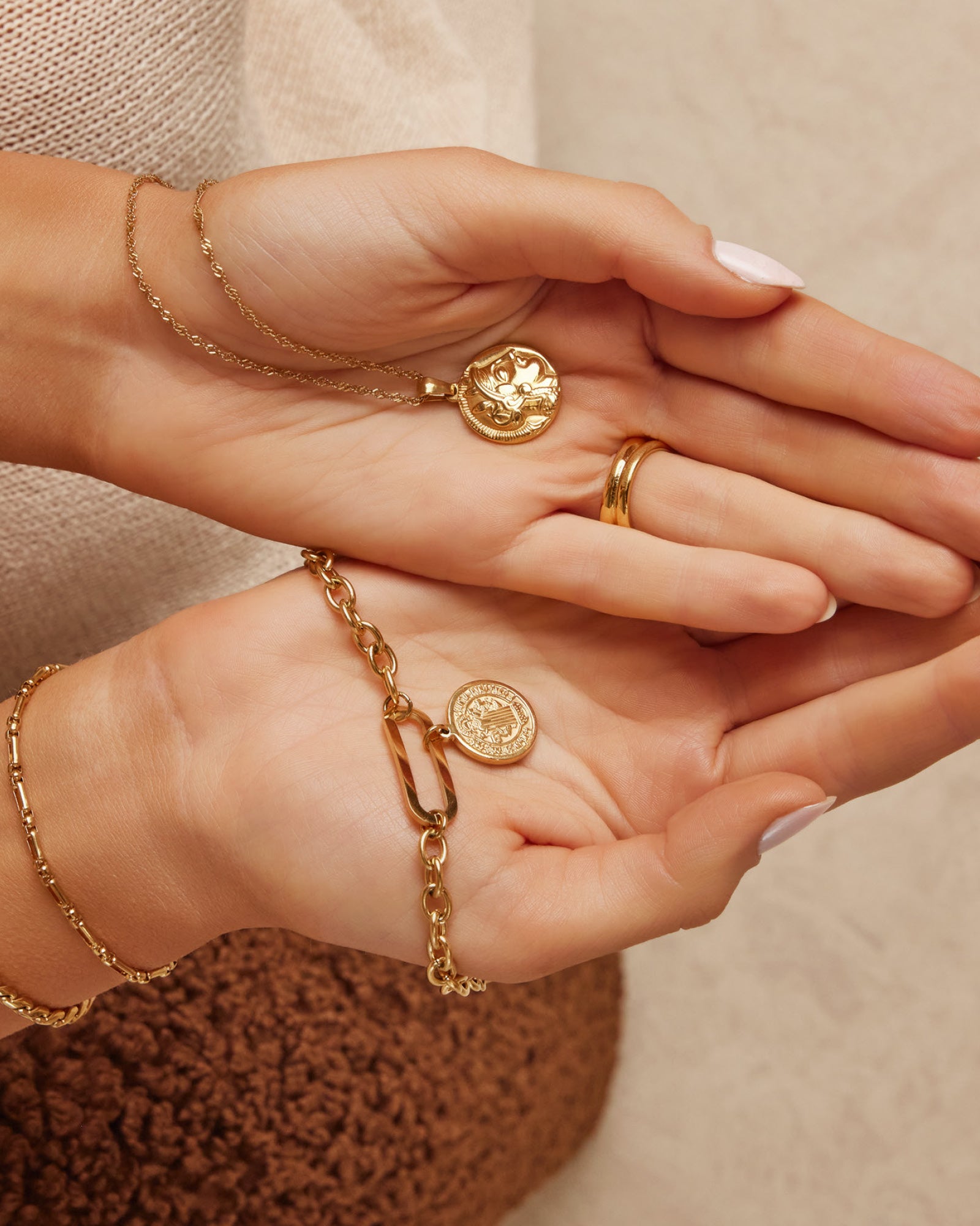 Muse Gold Medallion Bracelet – Waterproof PVD Chain