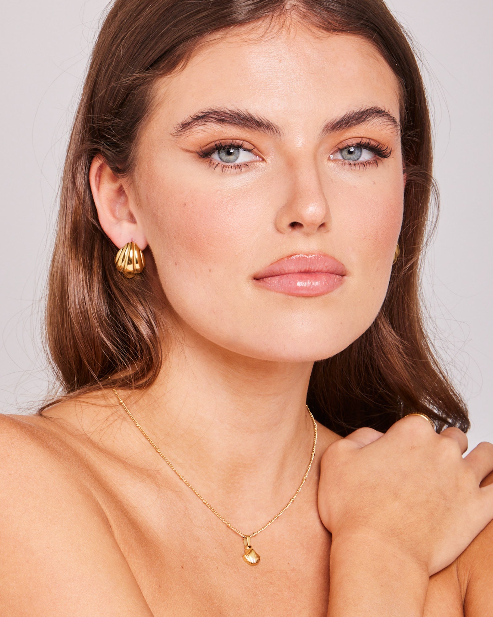 Drift Puffy Shell Stud Earrings