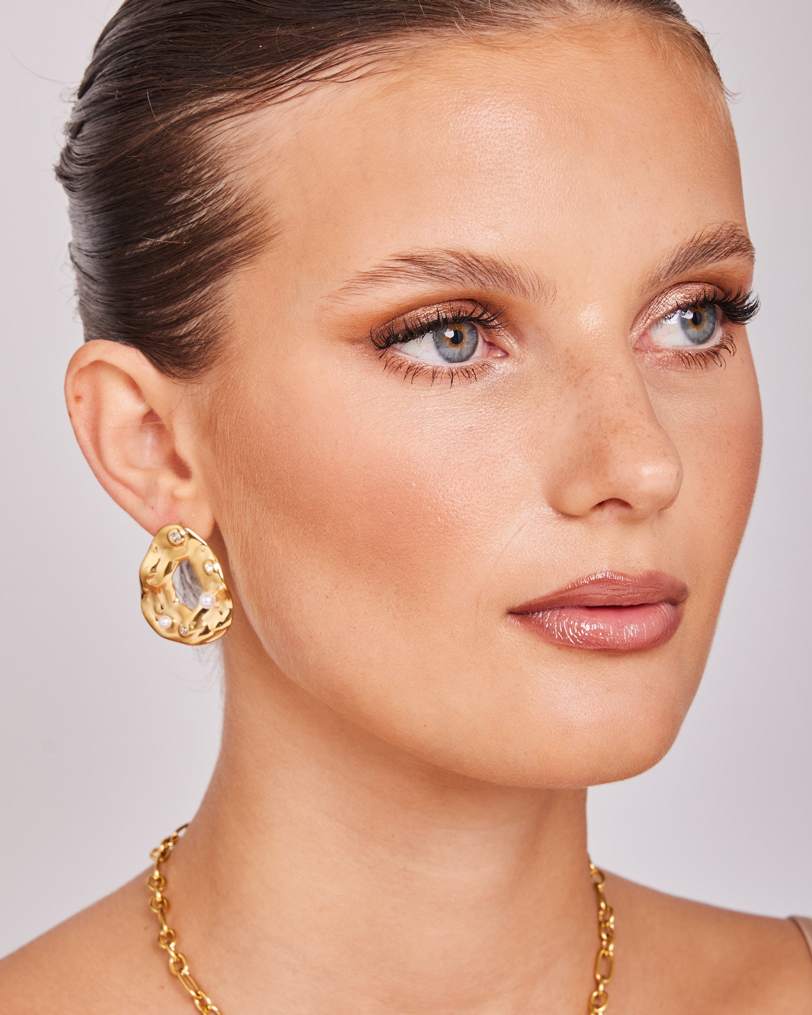 Opaline Open Centre Pearl Hammered Stud Earrings | Zoe Olivia Jewellery Australia