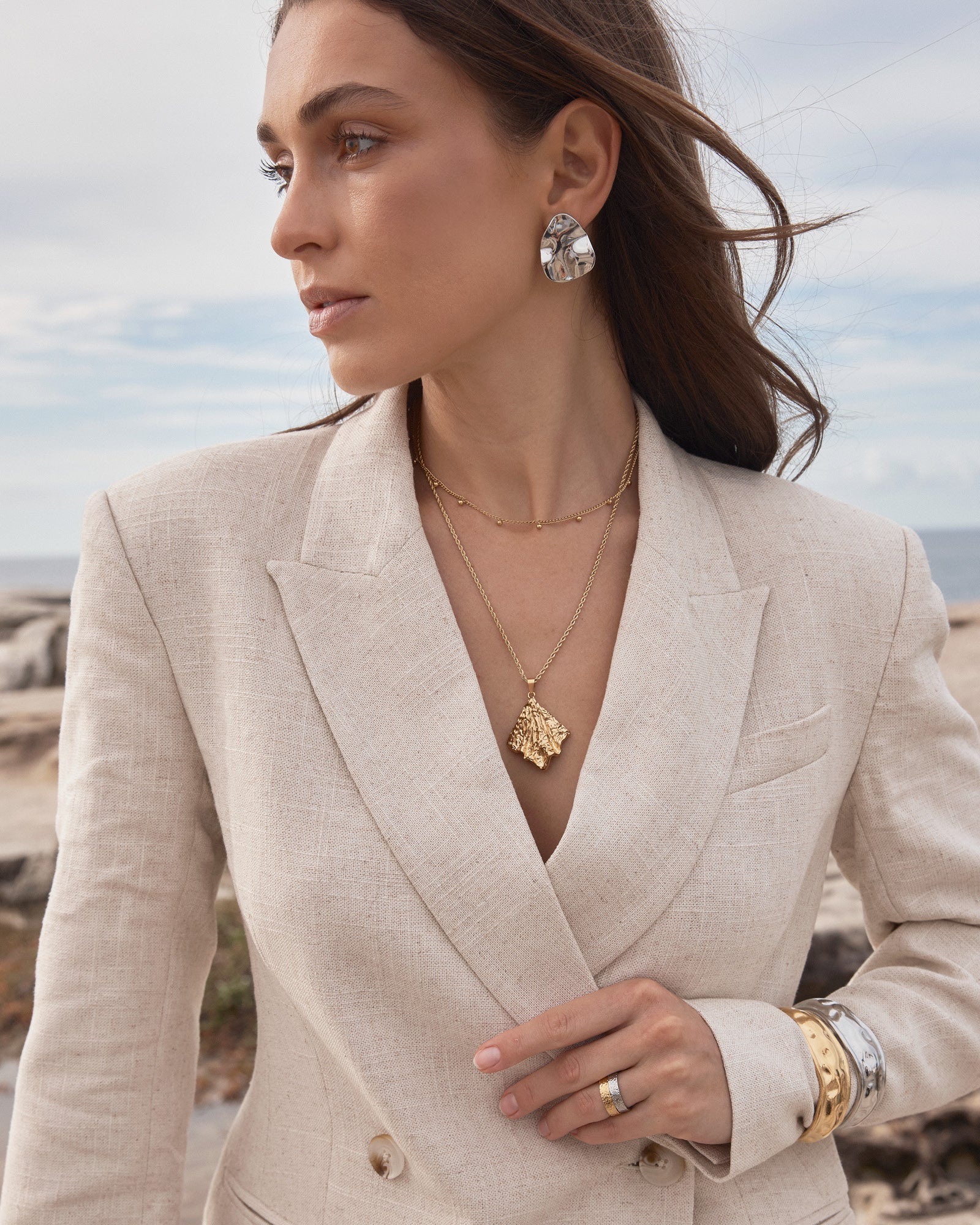 Essentials Elegant Scattered Sphere Necklace